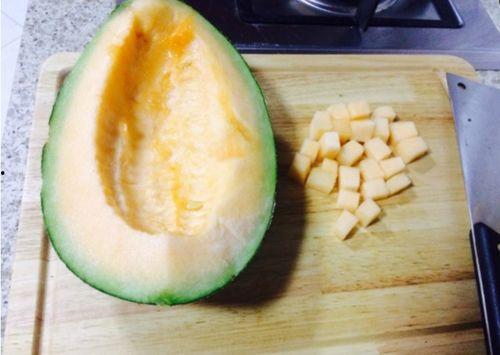 哈密瓜如何带皮切片吃视频,美味健康两不误